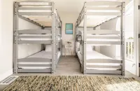 Modern Poolside Villa-Steps to Beach Hotels in Sunnyside