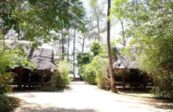 Fisherman's Hut , ขนำชาวเลโฮมสเตย์ โรงแรมใกล้ท่าเรือปากเมง