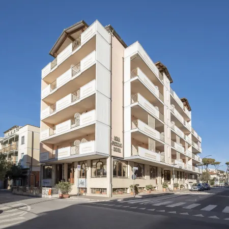Lola Piccolo Hotel