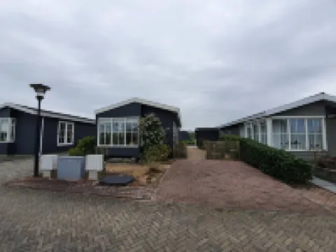 Canal-Side Stay, Giethoorn Hotels in Giethoorn