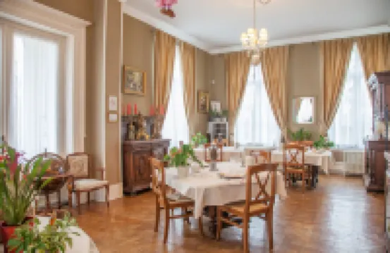 拉菲德紅磨坊縣酒店