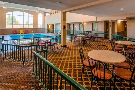 Days Inn by Wyndham Swift Current Отели в г. Свифт Каррент