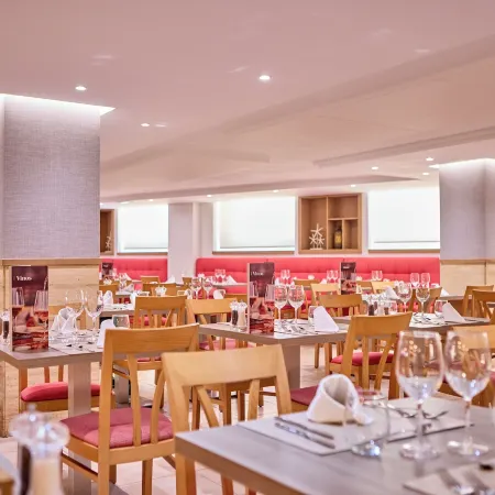 Universal Hotel Perla