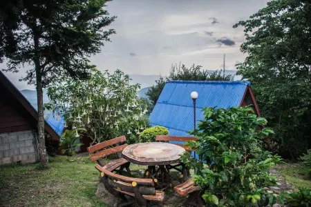 Ukrist Farm Hill Resort Отели в г. Thoeng