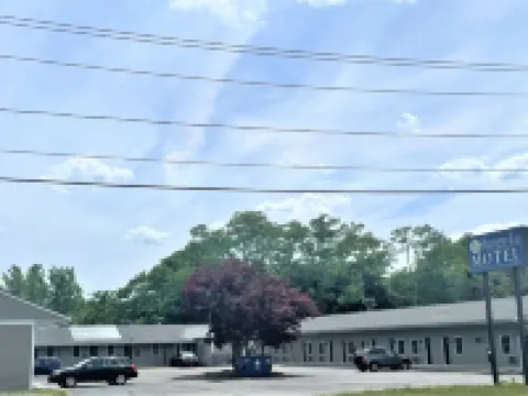 Shangri-La Motel Hotels in Bristol County