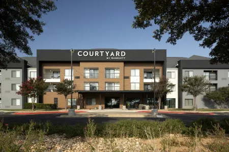 Courtyard Austin Round Rock Отели рядом с достопримечательностью «Round Rock Sports Center»