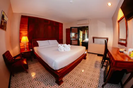 The 8 Factory Hotel
