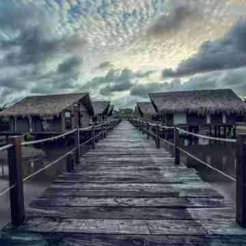 Suriya Resort Hotel Exterior