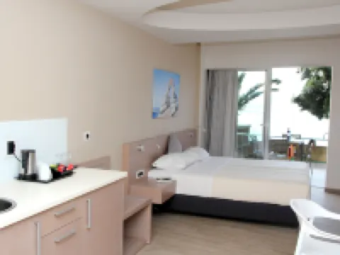 Renieris Hotel โรงแรมในStalos