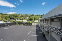 Admirals Motor Inn - Motels