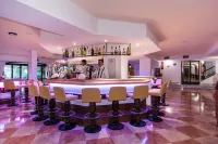 Hotel Na Taconera - ที่มีบาร์