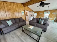 Swim, fish, have fun at the sandbar & cruise the lake! Sleeps 8!