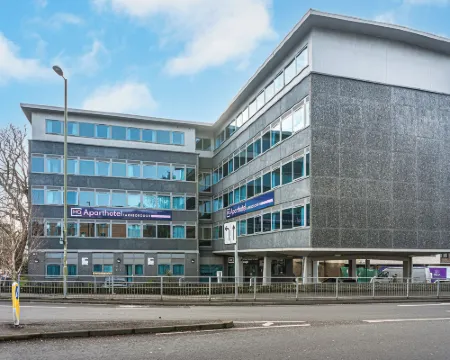 HQ Aparthotel Farnborough Hotels in Farnborough