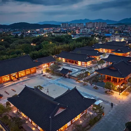 Hanok Stay Namwonyechon by Kensington