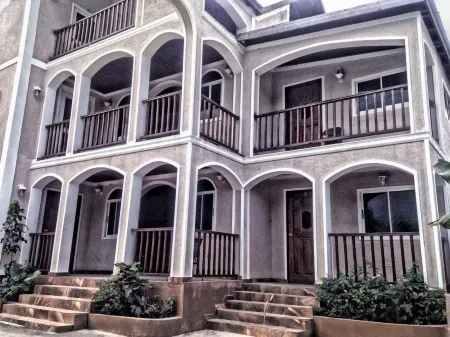 Hotel Taciana Отели в г. Леоан