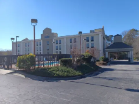 Comfort Inn & Suites Hotels in McDuffie County