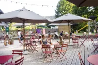 Huttopia Beaulieu sur Dordogne فنادق في Beaulieu-sur-Dordogne