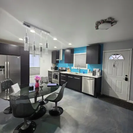 Modern/Retro 1br Condo by Exceptional Stays