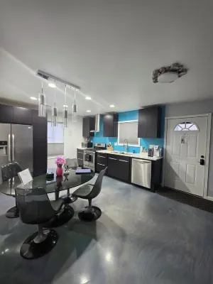 Modern/Retro 1br Condo by Exceptional Stays