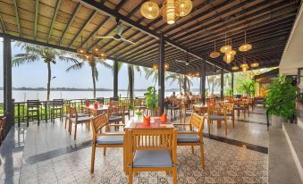 Vinh Hung Riverside Resort & Spa