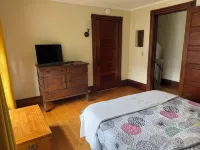 Queen City Duplex centrally located sleeps up to 6