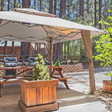 Snow Lake Lodge