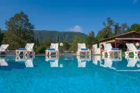 Rivendell Apartments - Pool