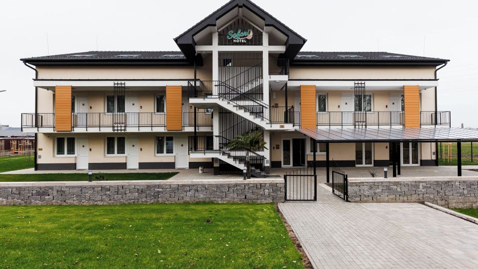 Safari Hotel