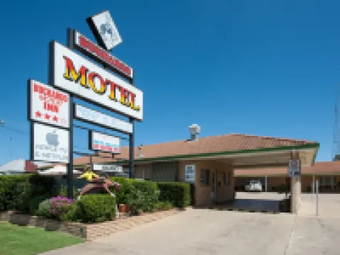 บั๊คคารู มอเตอร์ อินน์ โรงแรมในวอริก