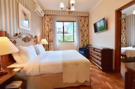 Hotel York Отели рядом с достопримечательностью «Palácio Rio Negro»