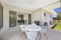 Zenhouse Harmony Modern Home Near CDU Hospital - Hot Tub