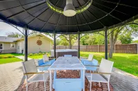 8b 4b Nearby Pool Blanco Wine Trail Town sq