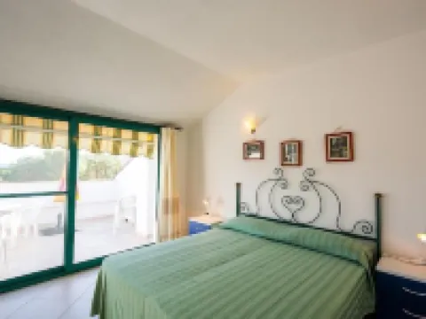 โฮลิเดย์ อพาร์ตเมนต์ วิลลา อัลบา โรงแรมในOrosei