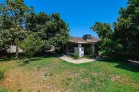 Spacious Retreat w Large Kitchen Outdoor Patio Hotels in East Pasadena