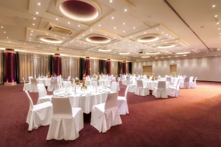 Dorint Kongresshotel Mannheim Отели рядом с достопримечательностью «Wasseerturm»