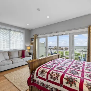 Oceanfront Condo in historic Perkins Cove  Ogunquit, Maine.  Direct oceanfront!