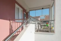 Modern Seaside Apartment with Balcony - Erika,Donja Lastva - 3성급