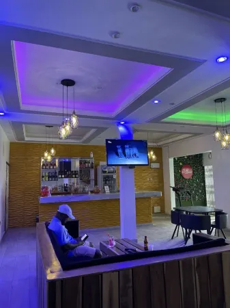 Da Highest Lounge Bar & Restaurant