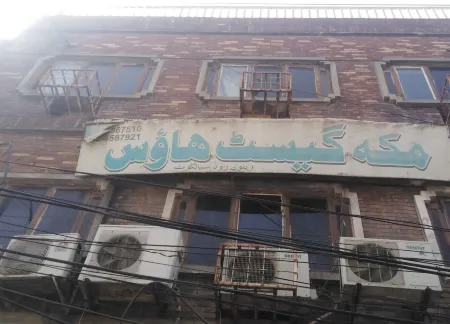 Makkah Guest House Отели рядом с достопримечательностью «Jinnah Efficiency School Ground Cantt»