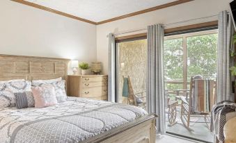 5 Star 3 bd 3ba Serenity Views w Pool Fireplace