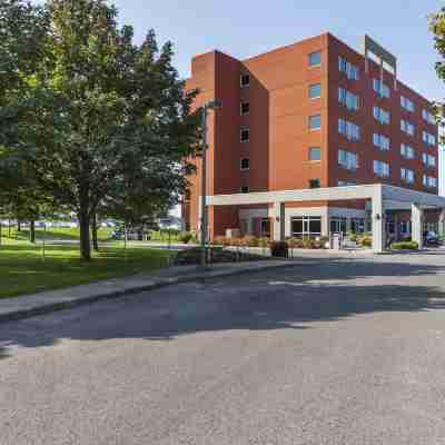 Le Dauphin Montréal-Longueuil Hotel Exterior