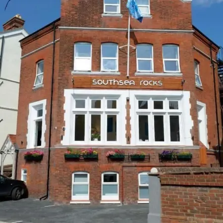 Southsea Rocks Hotel Отели рядом с достопримечательностью «Пристань для яхт Хаслар»