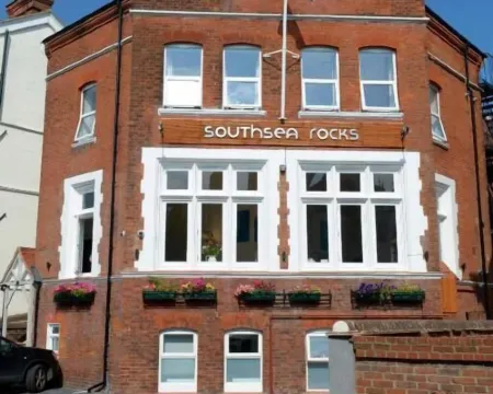 Southsea Rocks Hotel Hotele w: Southsea