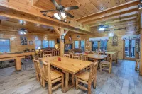 Ern854 - Wagon Wheel Lodge - Great Location! Close to All the Action! 9 Bedroom Cabin by RedAwning