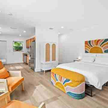 Morning Sunshine @Sailboat Bend Rooms