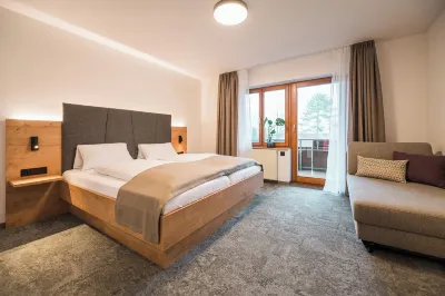 Hotel Goldener Engel Hotel dekat Stephansmünster Breisach