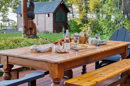 Homewood Lakefront by Avantstay Private Beach & Lake Access + Views!