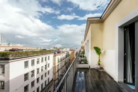 Attico Partenopeo Отели рядом с достопримечательностью «Via Caracciolo e Lungomare di Napoli»