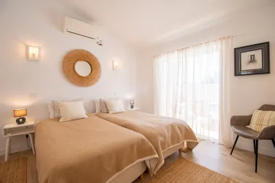 67 adm - 3 bed villa walking distance to Carvoeiro Hotel in zona Praia do Carvalho