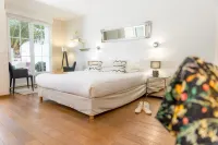 Hôtel la Baie des Anges, Son Spa Marin & sa Piscine Couverte et chauffée Hotels in Landéda